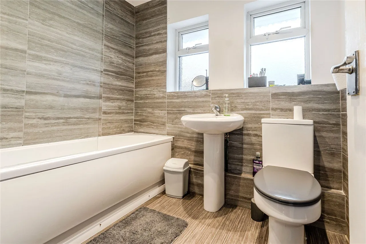 St. James Drive, Horsforth, LS18, photo 10