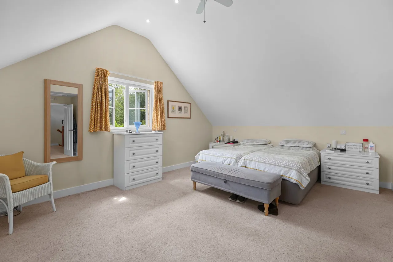 High Street, Haversham, MK19, photo 28