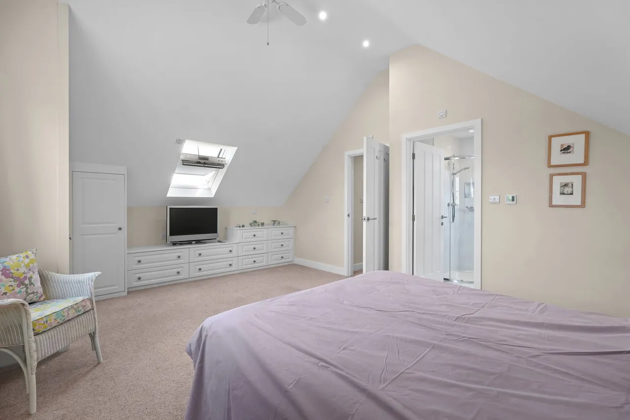 High Street, Haversham, MK19, photo 31