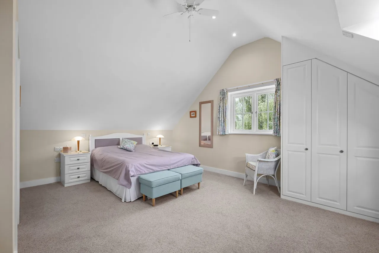 High Street, Haversham, MK19, photo 32