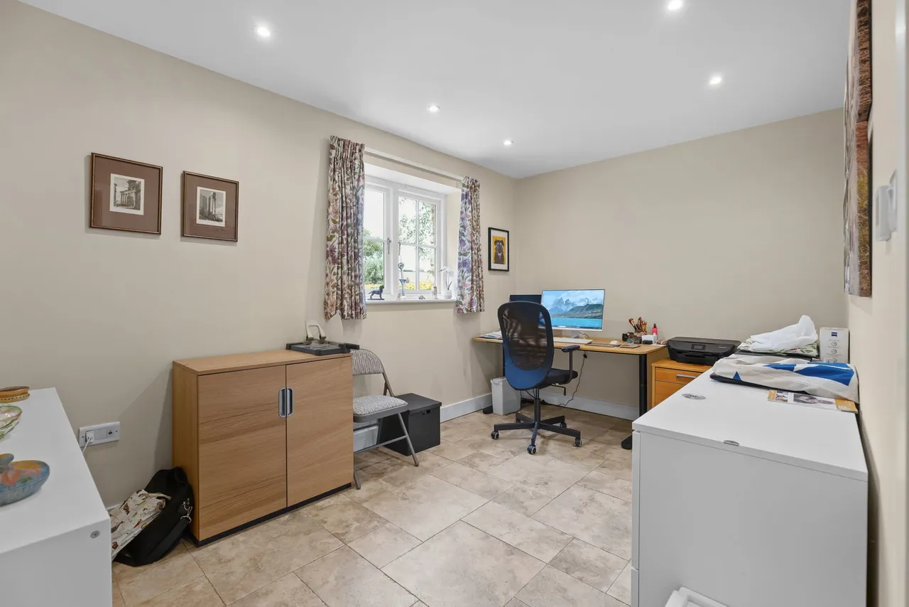 High Street, Haversham, MK19, photo 21