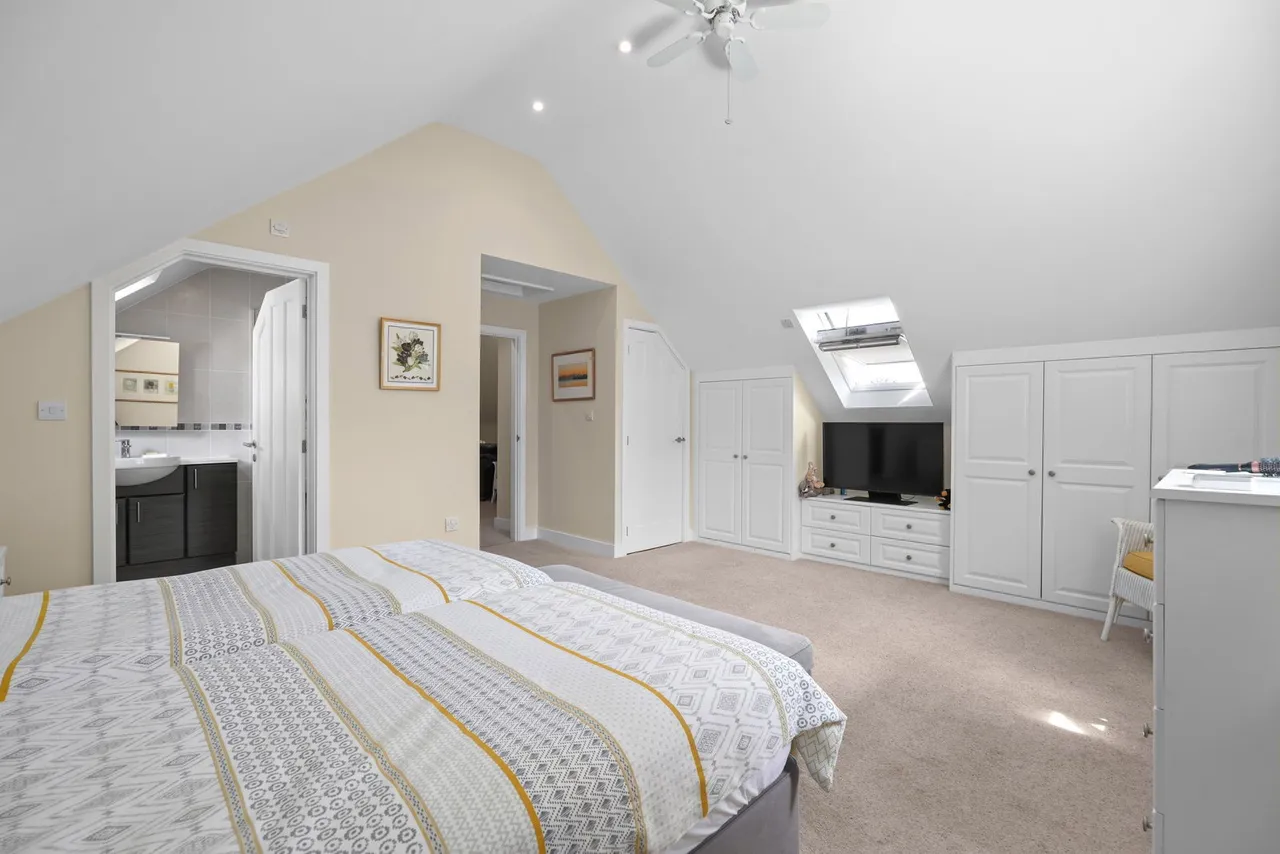 High Street, Haversham, MK19, photo 29