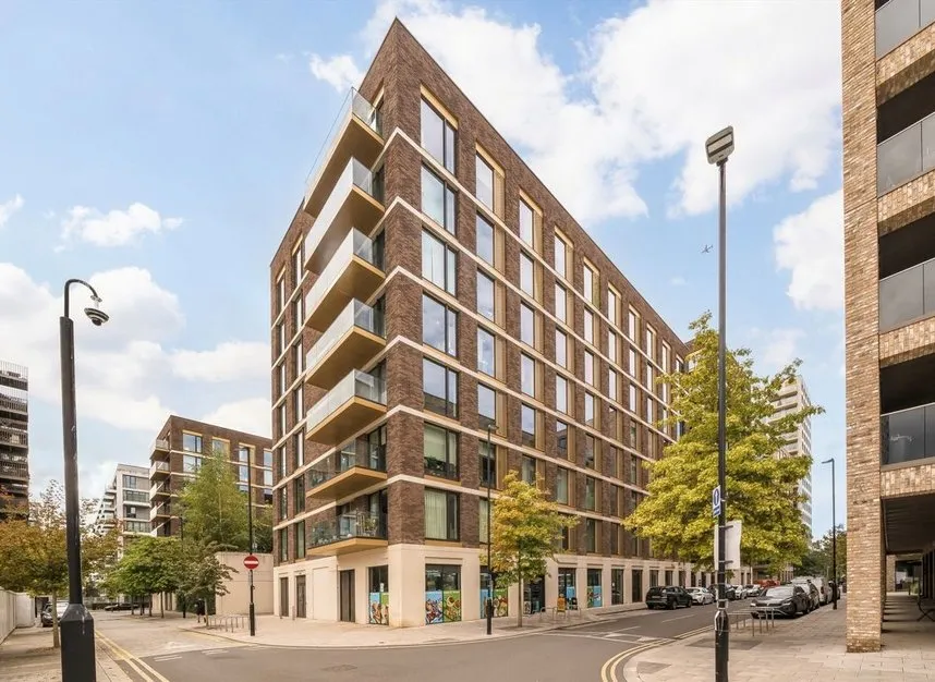 2 bed flat for sale, Clipper Street, Royal Wharf, E16