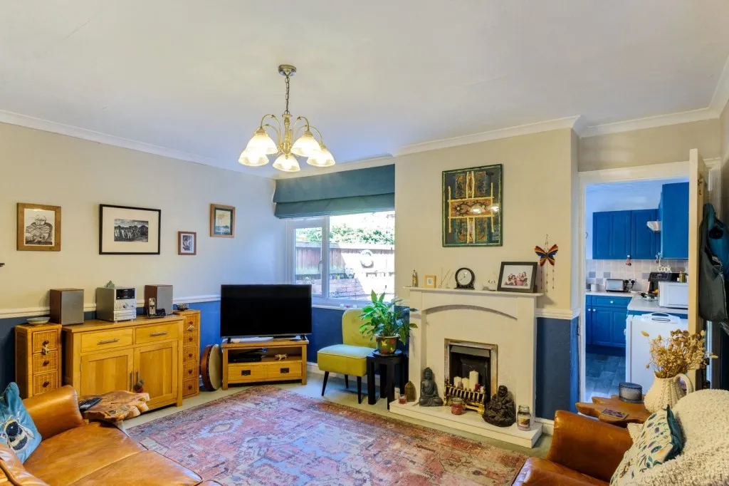 Main Street, East Leake, LE12, photo 3