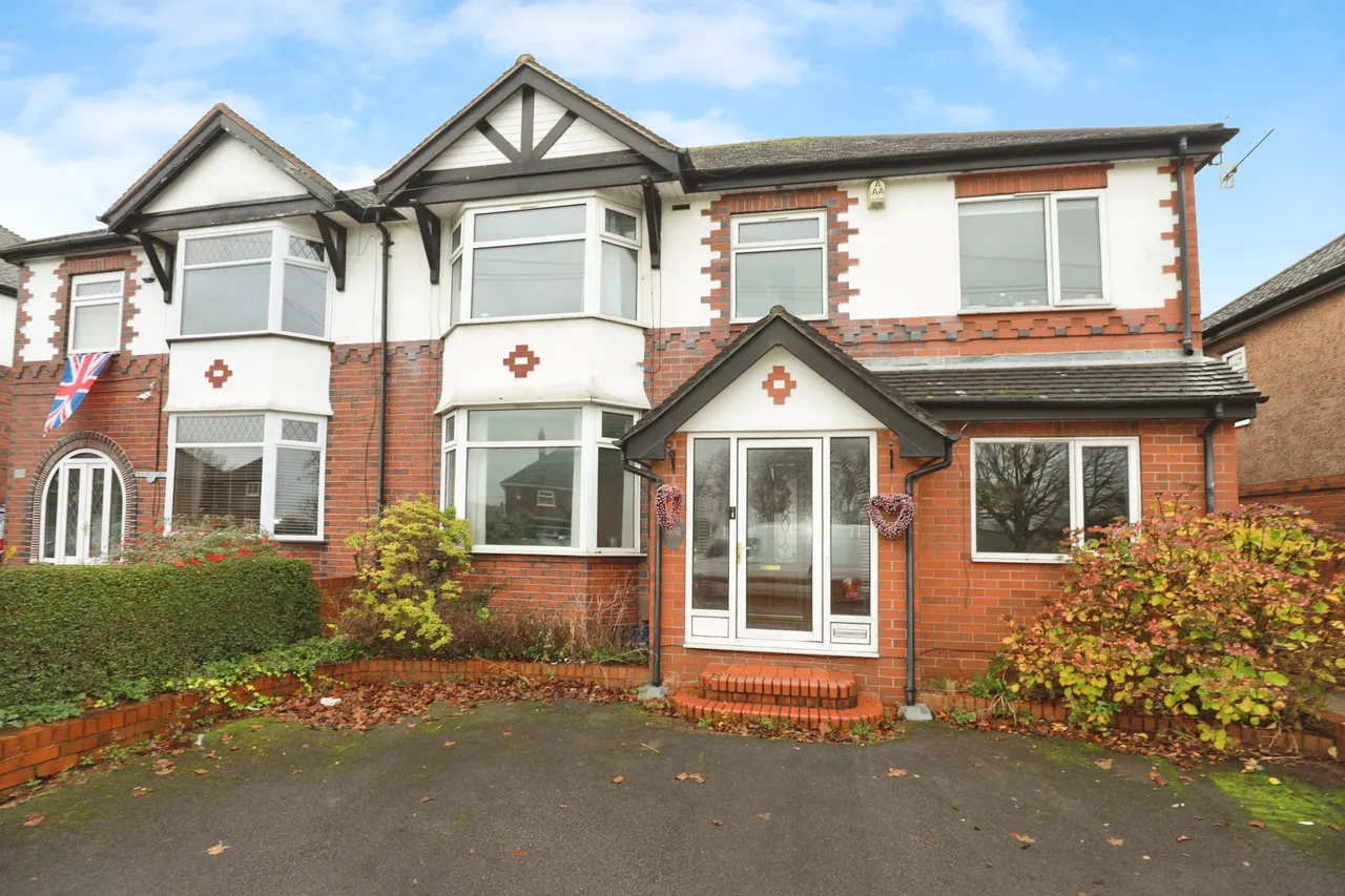 4 bed house for sale — Grove Road, Stoke-On-Trent
