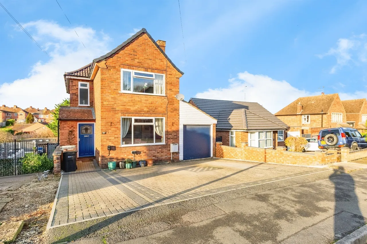 4 bed house for sale — St. Marys Avenue, RUSHDEN