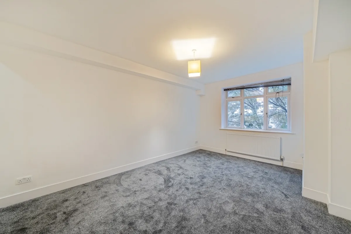 Molesey Road, Hersham, KT12, photo 4