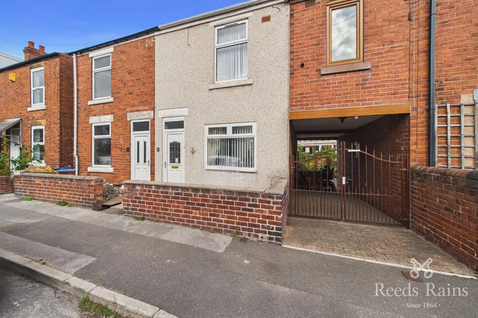 2 bed house for sale — James Street, Chesterfield, Derbyshire, S41