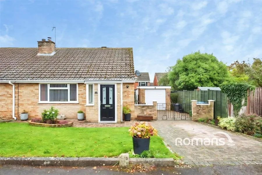 2 bed house for sale, Swallow Close, Yateley, GU46