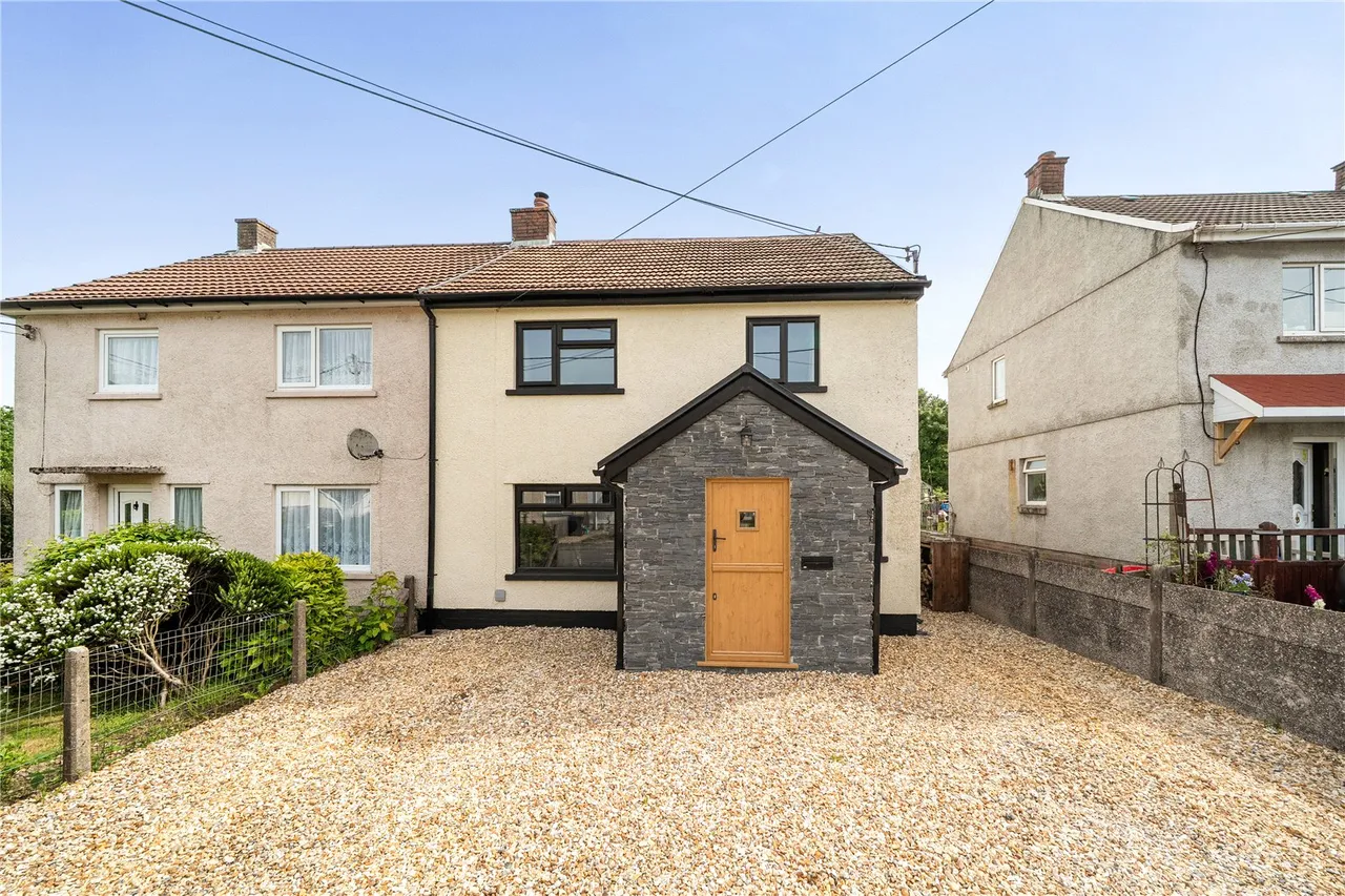 Heol Callwen, Penycae, Swansea, Powys, SA9 1GR, photo 2