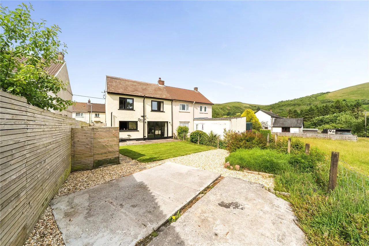 Heol Callwen, Penycae, Swansea, Powys, SA9 1GR, photo 17