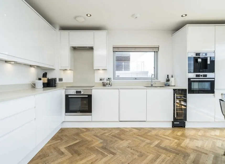 Commercial Road, Aldgate, E1, photo 4