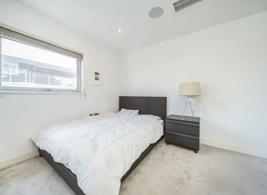 Commercial Road, Aldgate, E1, photo 6