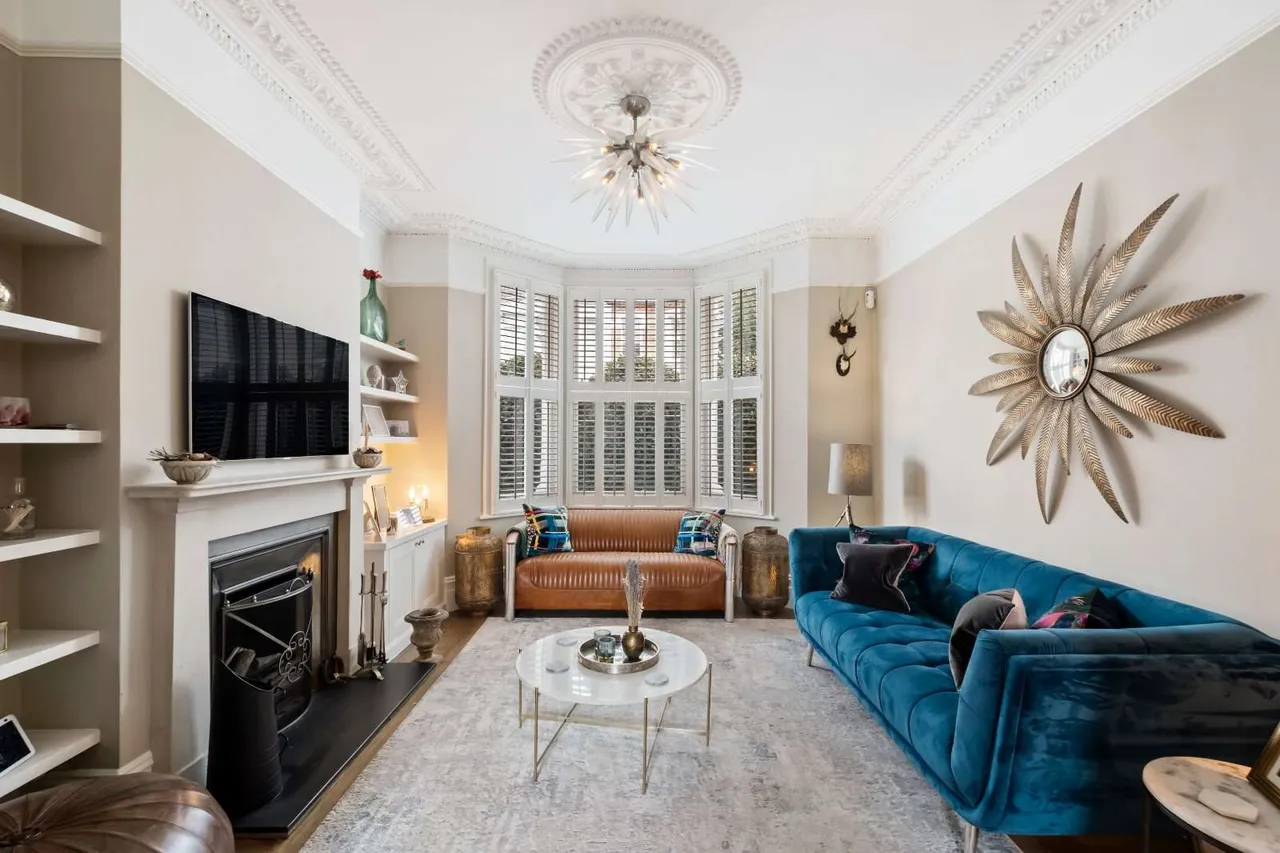 5 bed house to rent — Wroughton Road, London, SW11 6BG
