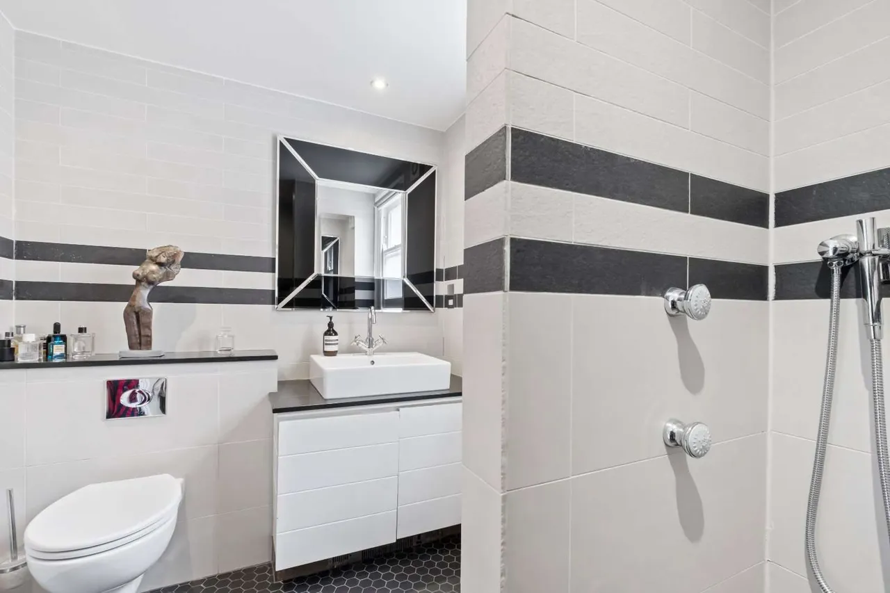 Wroughton Road, London, SW11 6BG, photo 12