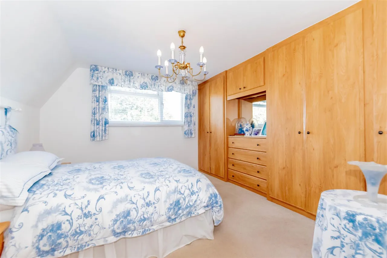 Willowford, Yateley, photo 4