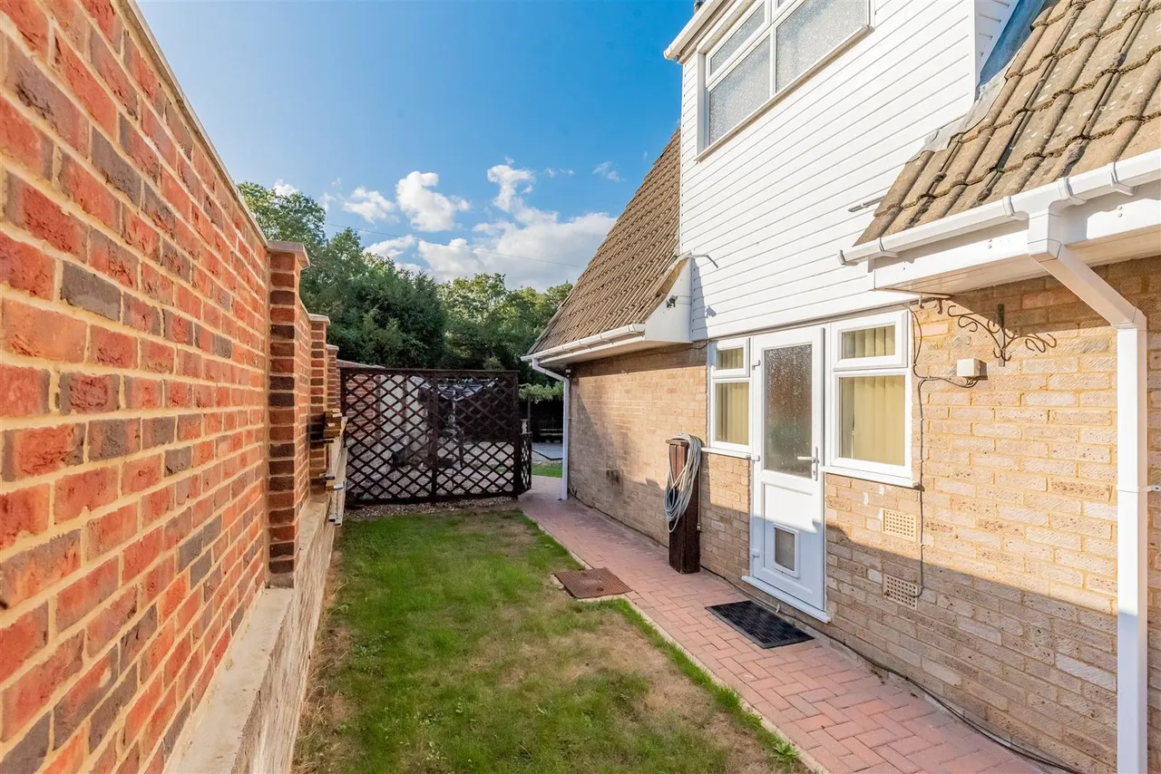 Willowford, Yateley, photo 18
