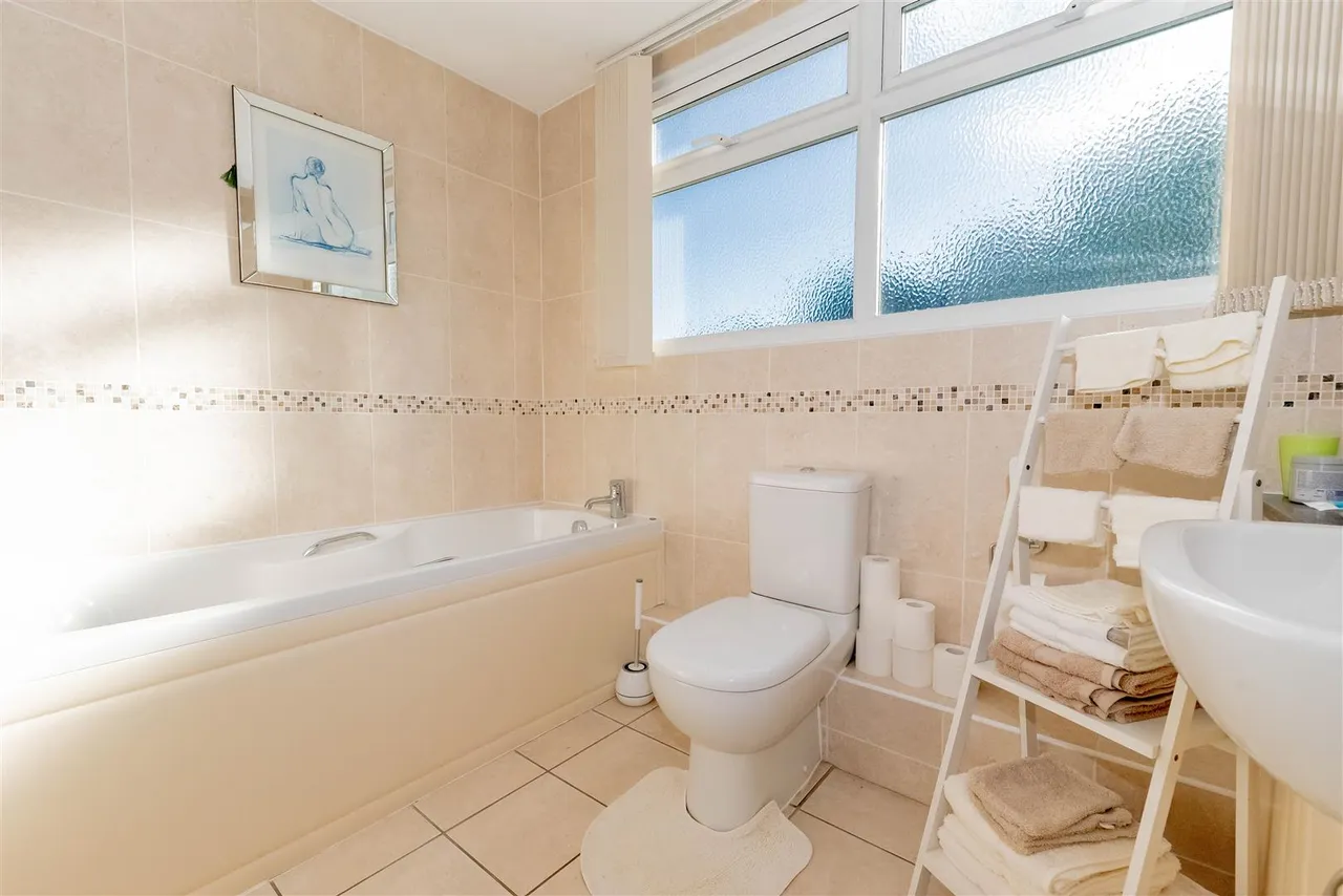 Willowford, Yateley, photo 10