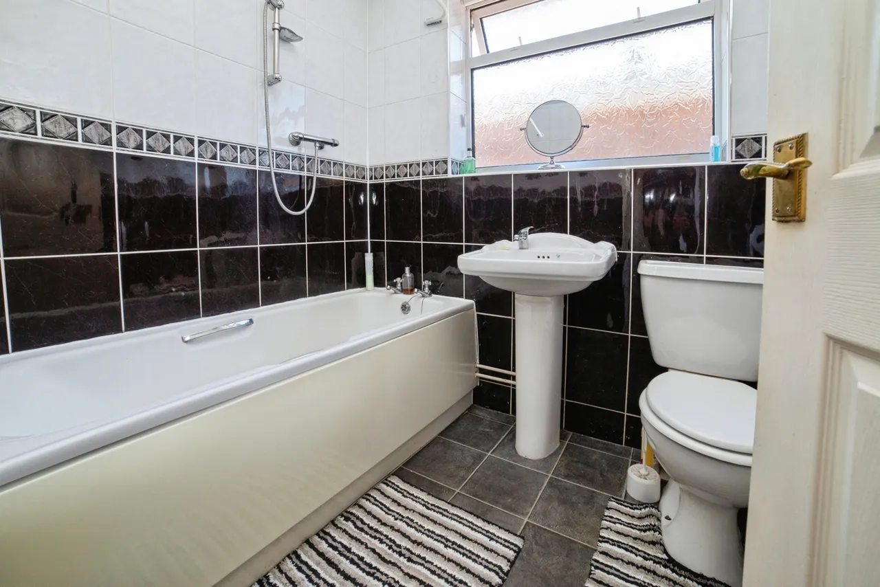 Roger Close, Sutton-in-Ashfield, Nottinghamshire, NG17, photo 14