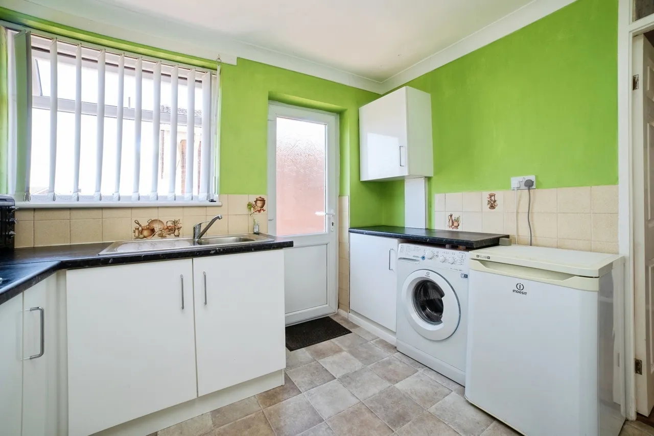 Roger Close, Sutton-in-Ashfield, Nottinghamshire, NG17, photo 2