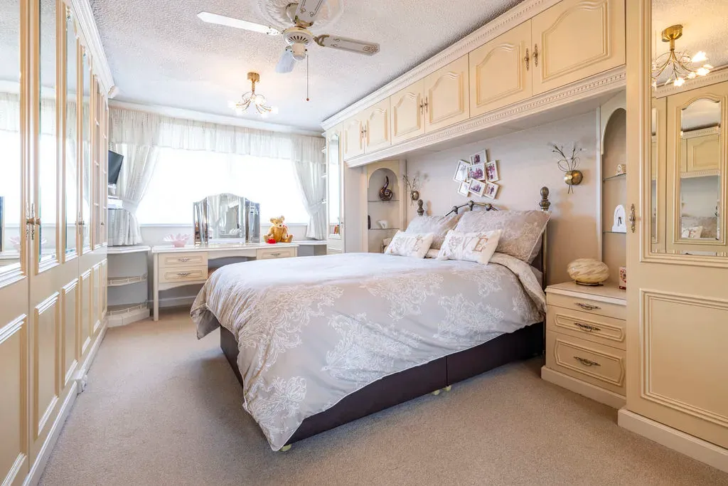 Sutherland Grove, Bletchley, Milton Keynes, Buckinghamshire, MK3 7NX, photo 8