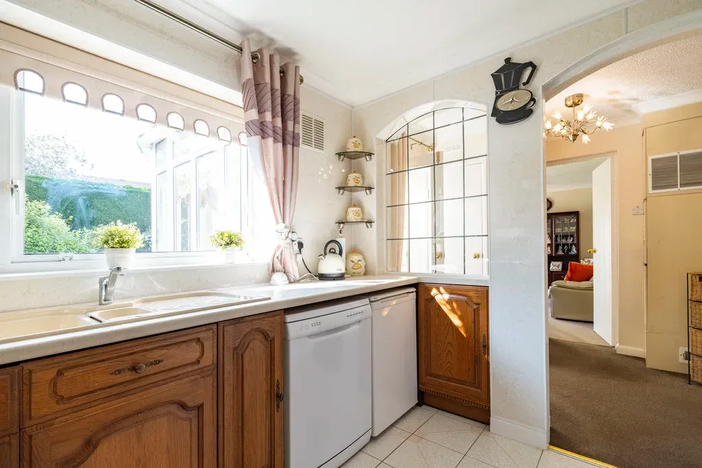 Sutherland Grove, Bletchley, Milton Keynes, Buckinghamshire, MK3 7NX, photo 13