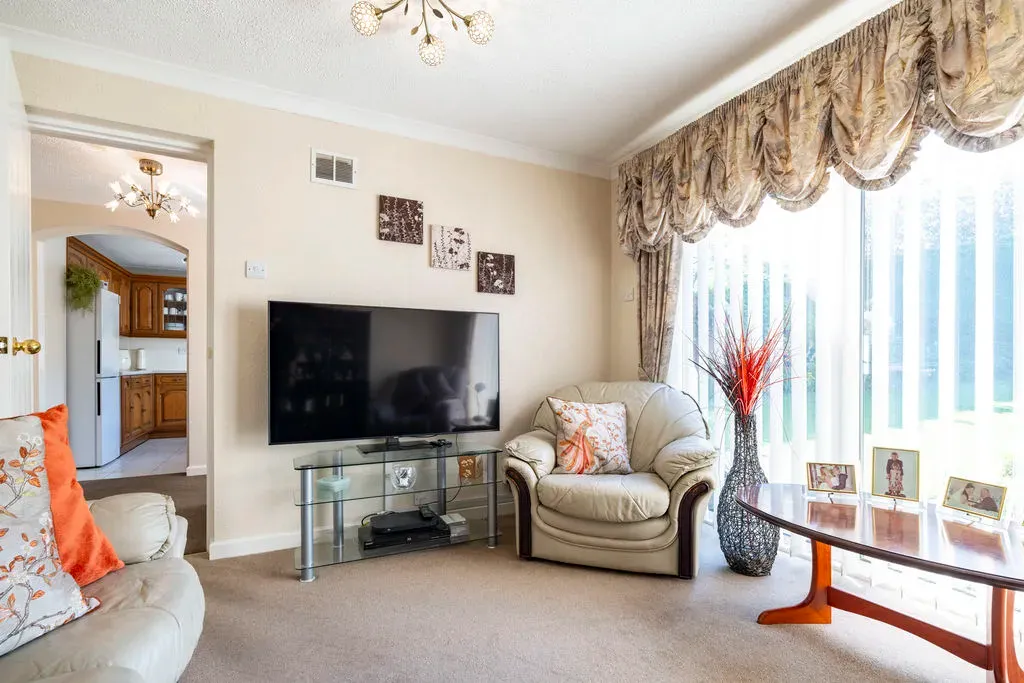 Sutherland Grove, Bletchley, Milton Keynes, Buckinghamshire, MK3 7NX, photo 24