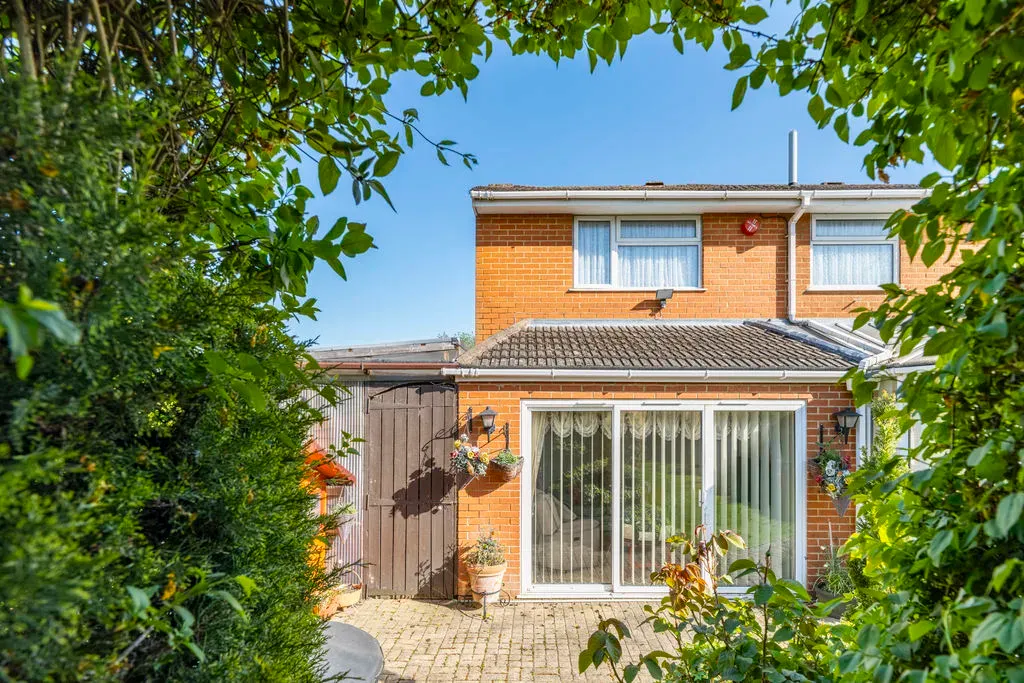 Sutherland Grove, Bletchley, Milton Keynes, Buckinghamshire, MK3 7NX, photo 25