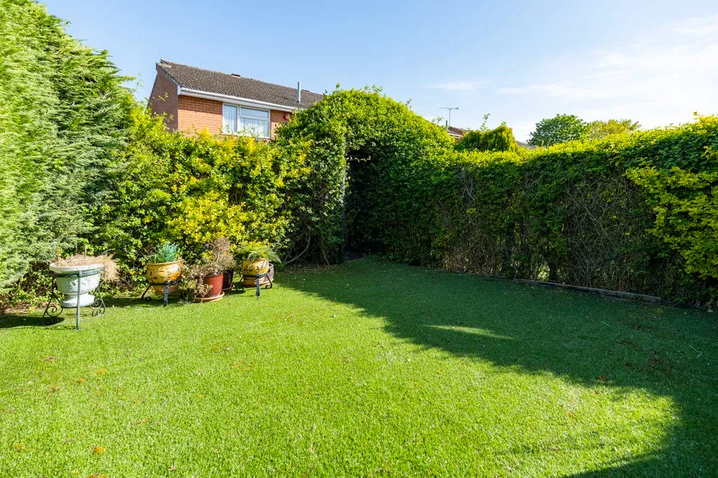 Sutherland Grove, Bletchley, Milton Keynes, Buckinghamshire, MK3 7NX, photo 20