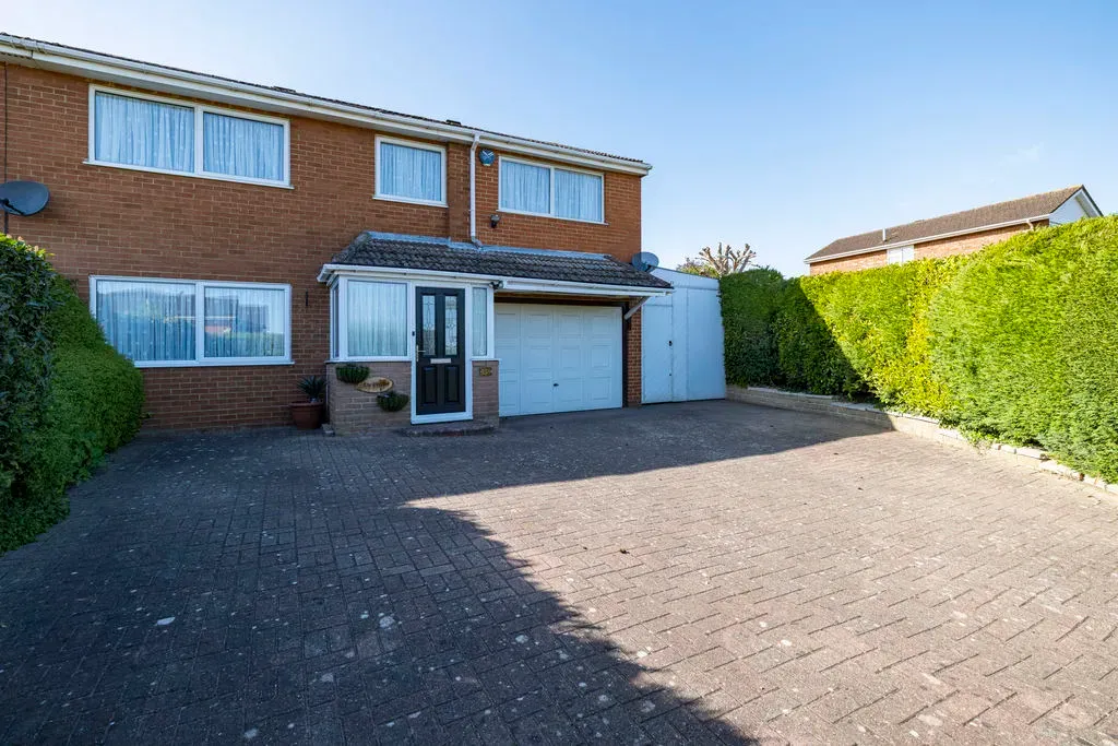 Sutherland Grove, Bletchley, Milton Keynes, Buckinghamshire, MK3 7NX, photo 28