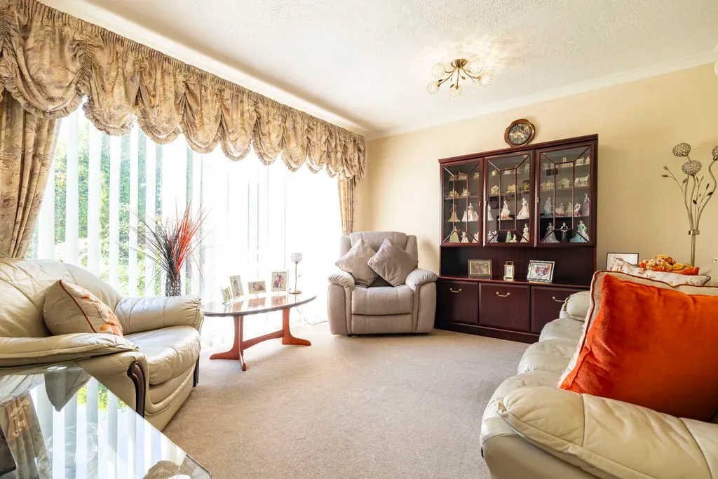 Sutherland Grove, Bletchley, Milton Keynes, Buckinghamshire, MK3 7NX, photo 4
