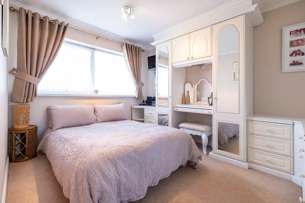 Sutherland Grove, Bletchley, Milton Keynes, Buckinghamshire, MK3 7NX, photo 9