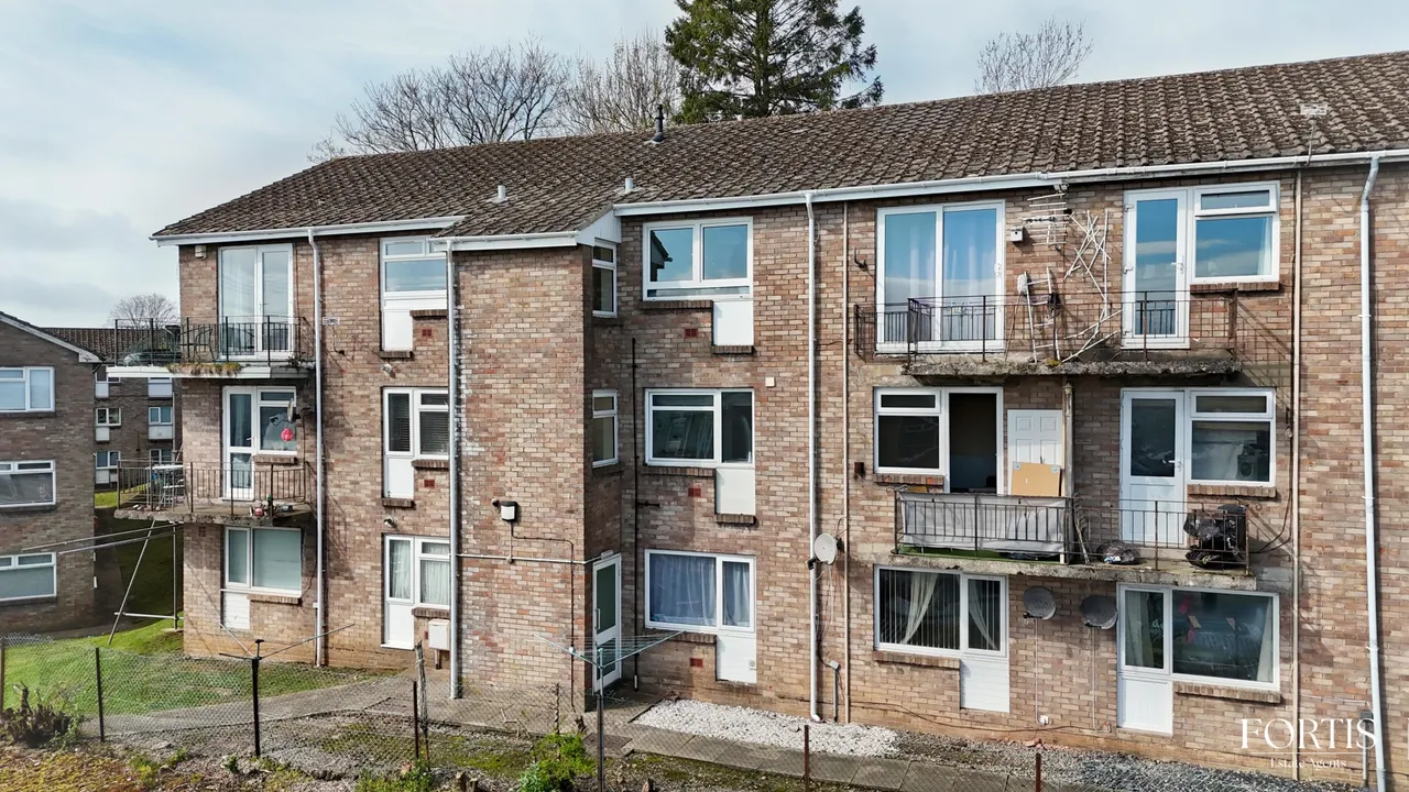 2 bed property for sale — Greenland Crescent, Cardiff, CF5