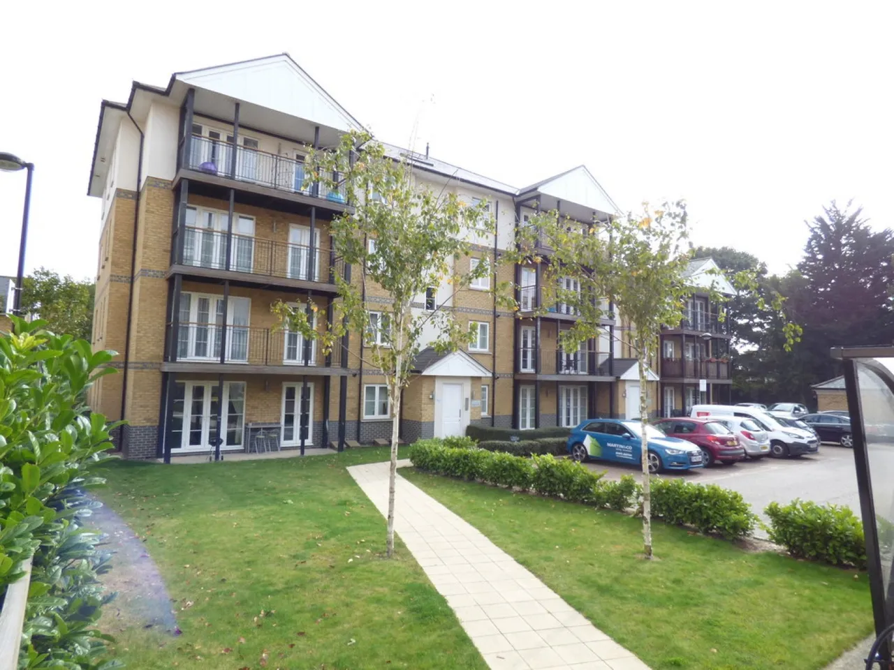 2 bed flat for sale — Leonard Place, Clarendon Way