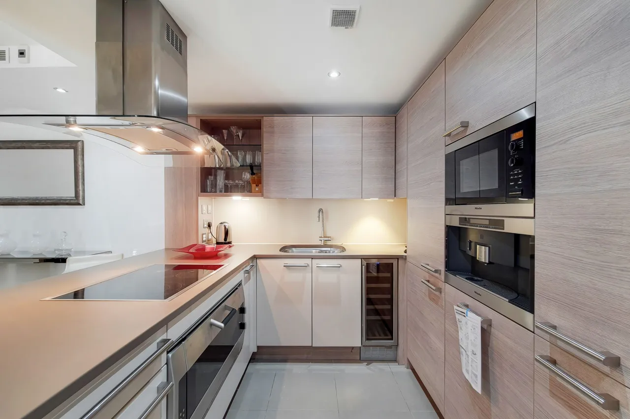 2 bed flat to rent — 21 Box Tree House, Lensbury Avenue, Imperial Wharf, London