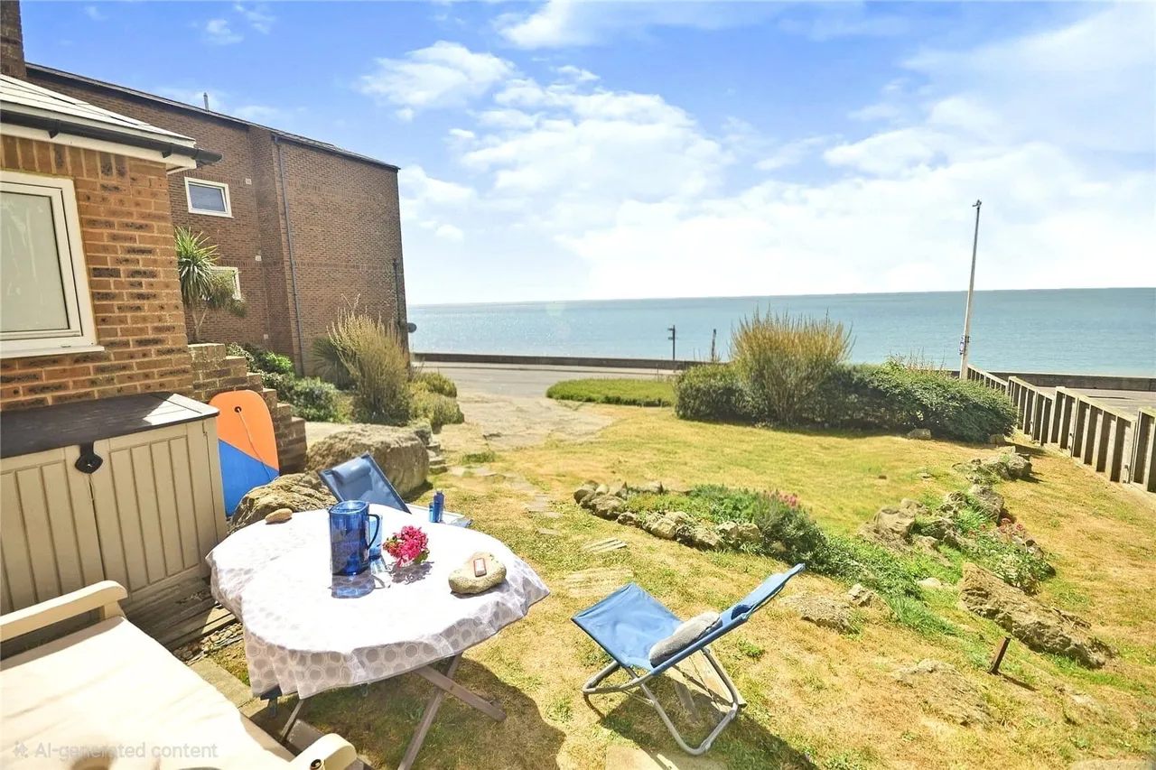 1 bed flat for sale — Spencer Court, Sandgate Esplanade, Sandgate, Folkestone, CT20