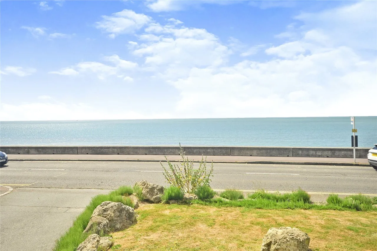 Spencer Court, Sandgate Esplanade, Sandgate, Folkestone, CT20, photo 3