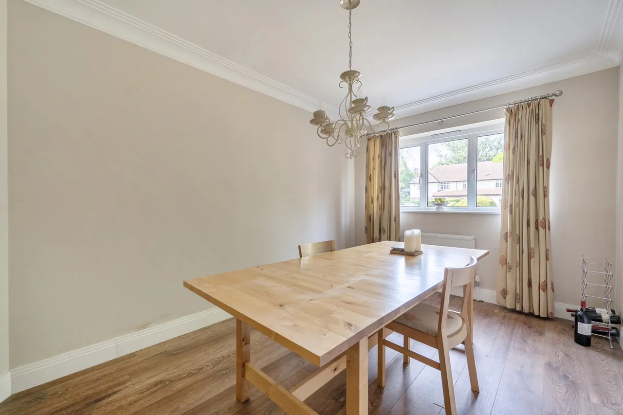 Dukes Wood Drive, Gerrards Cross, SL9, photo 16