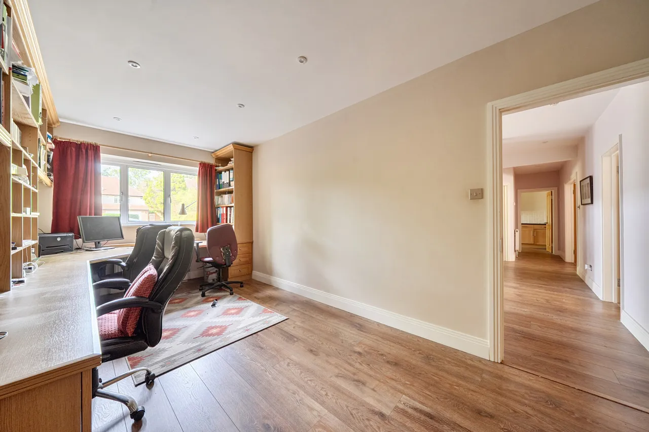 Dukes Wood Drive, Gerrards Cross, SL9, photo 15