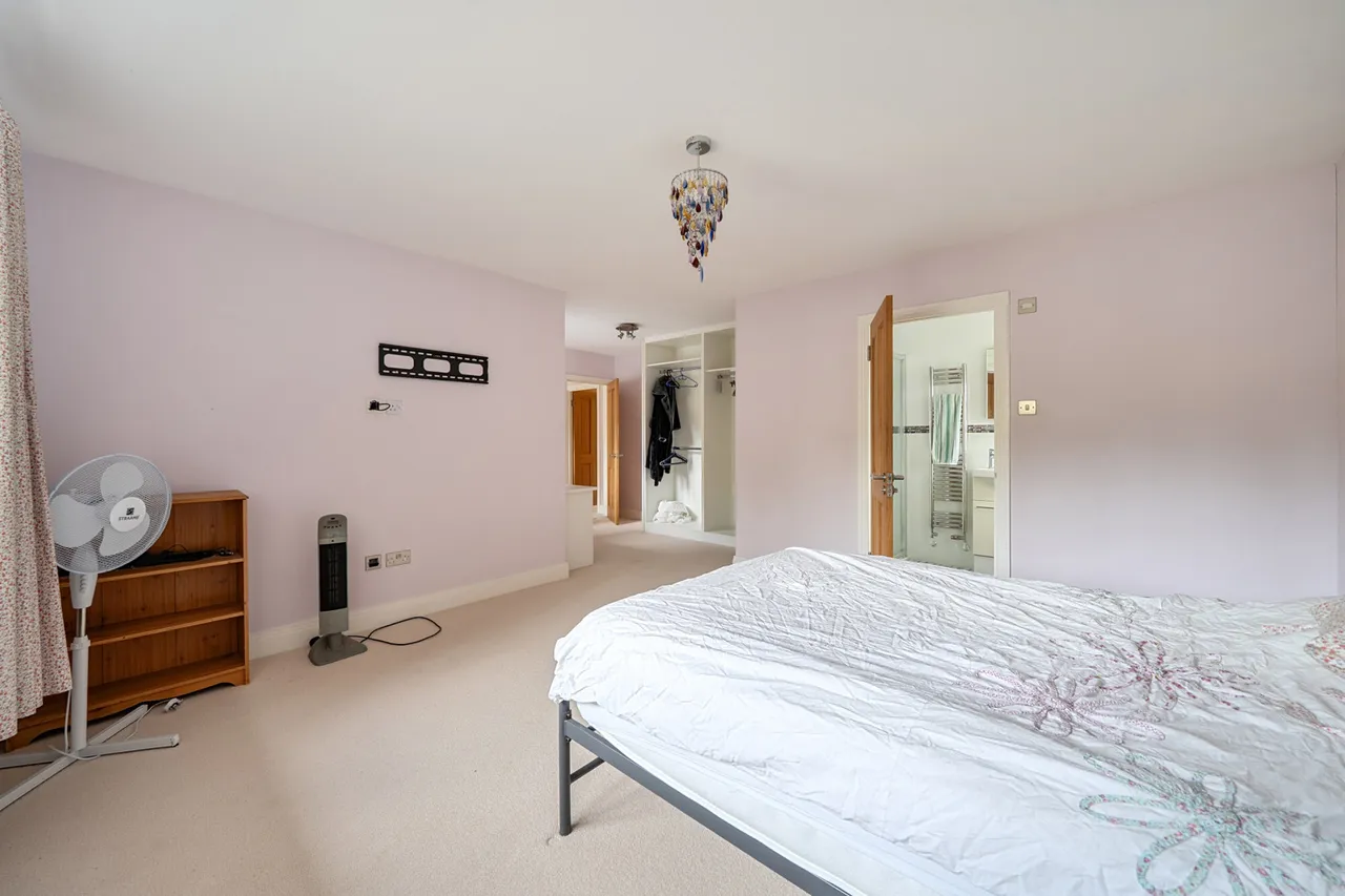 Dukes Wood Drive, Gerrards Cross, SL9, photo 24