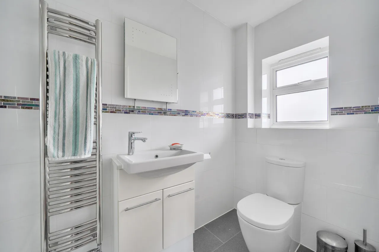 Dukes Wood Drive, Gerrards Cross, SL9, photo 34