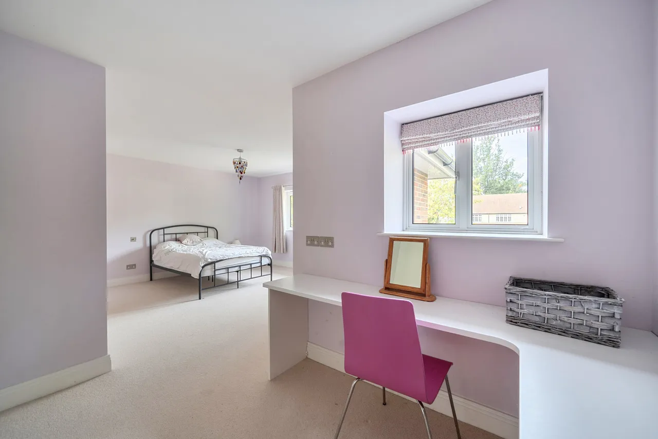Dukes Wood Drive, Gerrards Cross, SL9, photo 25