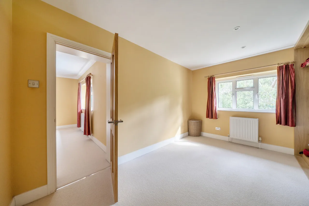 Dukes Wood Drive, Gerrards Cross, SL9, photo 23
