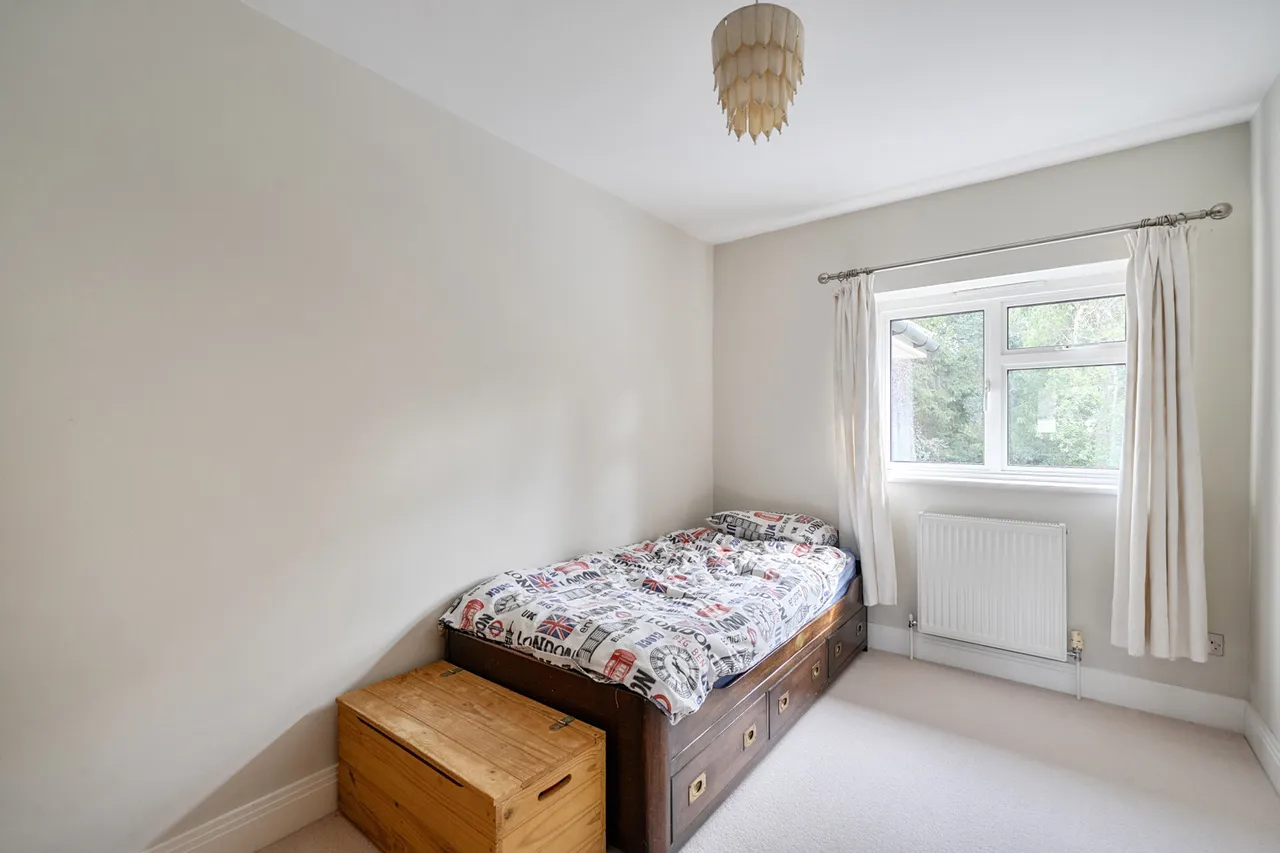 Dukes Wood Drive, Gerrards Cross, SL9, photo 28