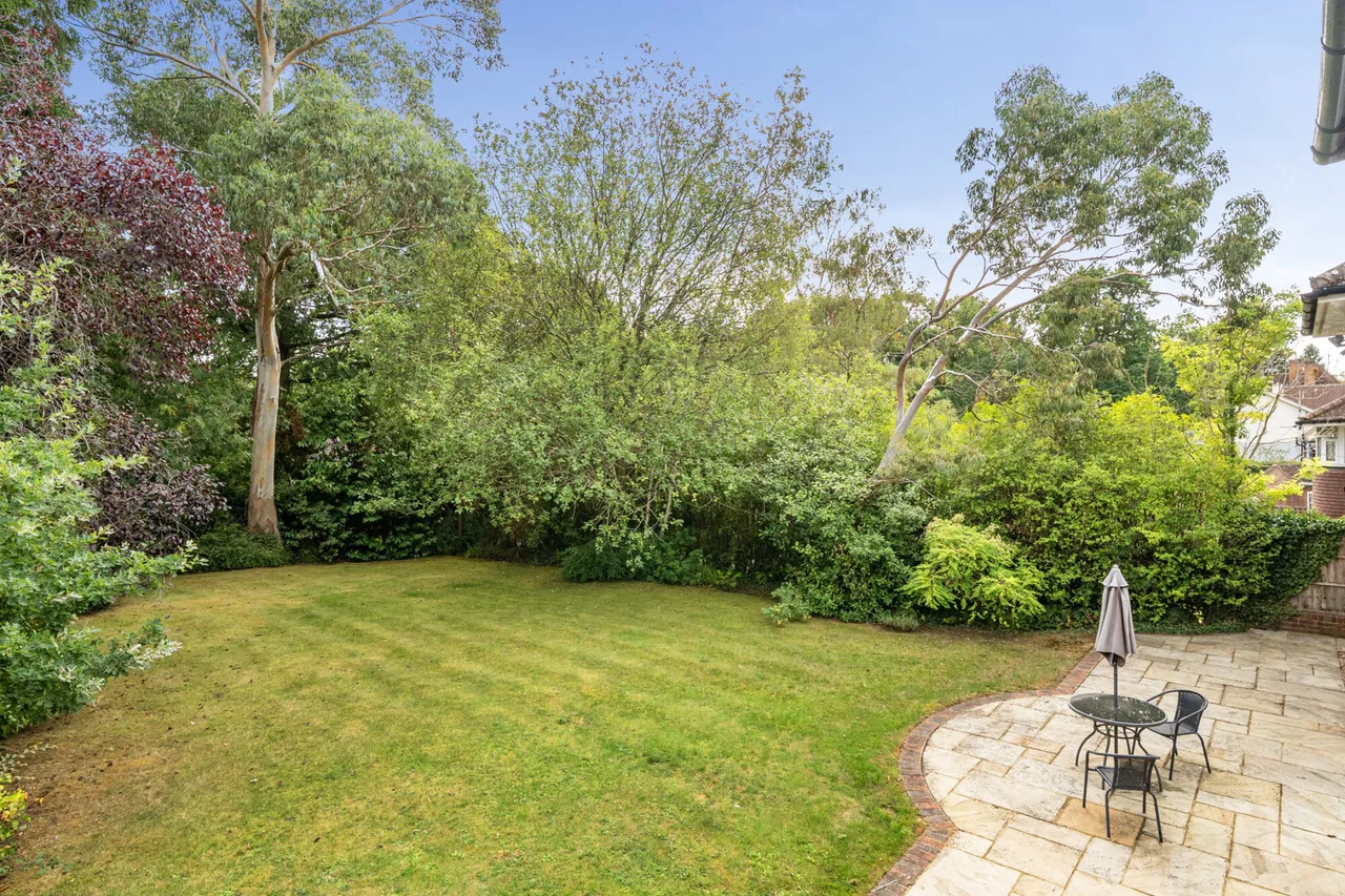 Dukes Wood Drive, Gerrards Cross, SL9, photo 31