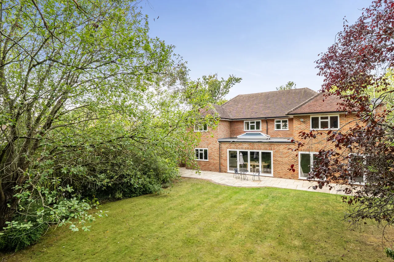 Dukes Wood Drive, Gerrards Cross, SL9, photo 29