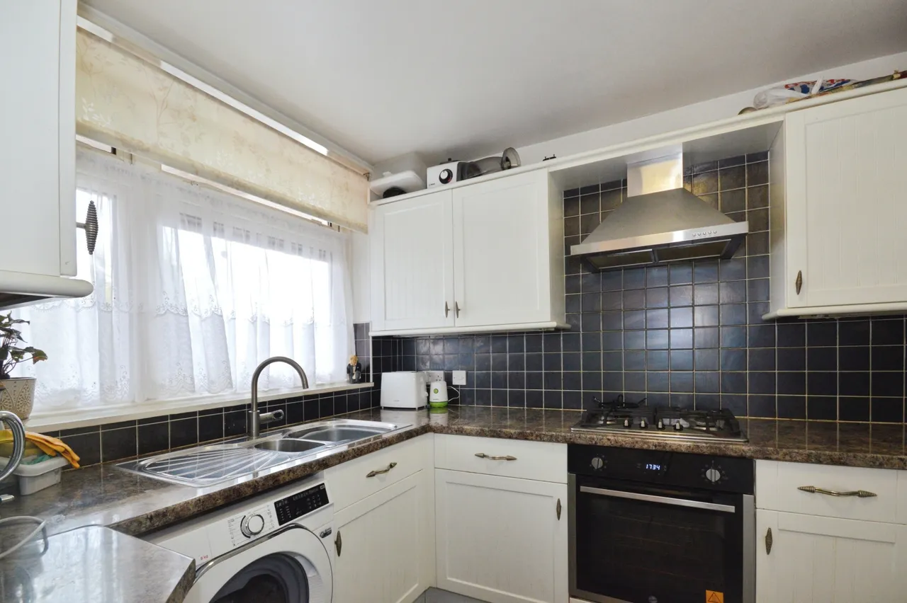 High Road, Romford, RM6, photo 5