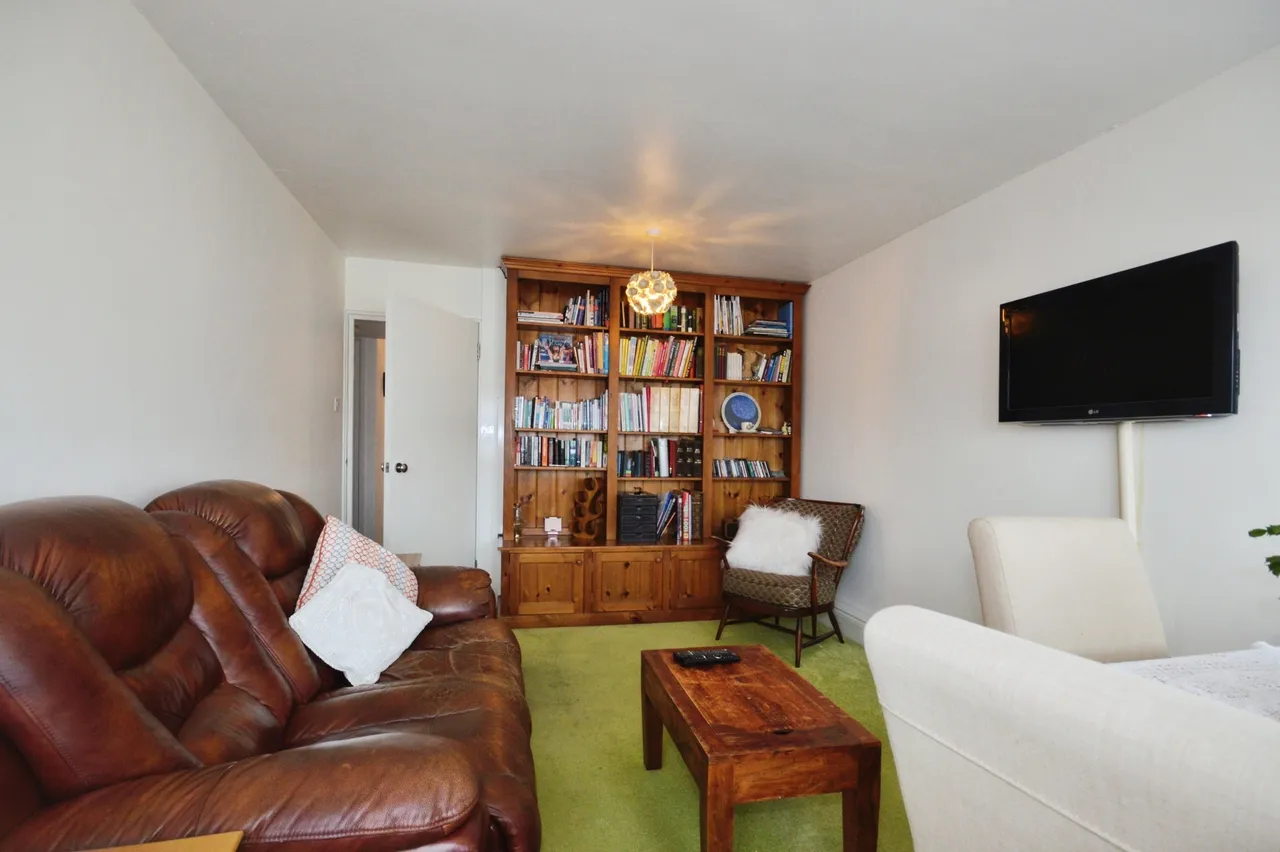 1 bed flat for sale, High Road, Romford, RM6