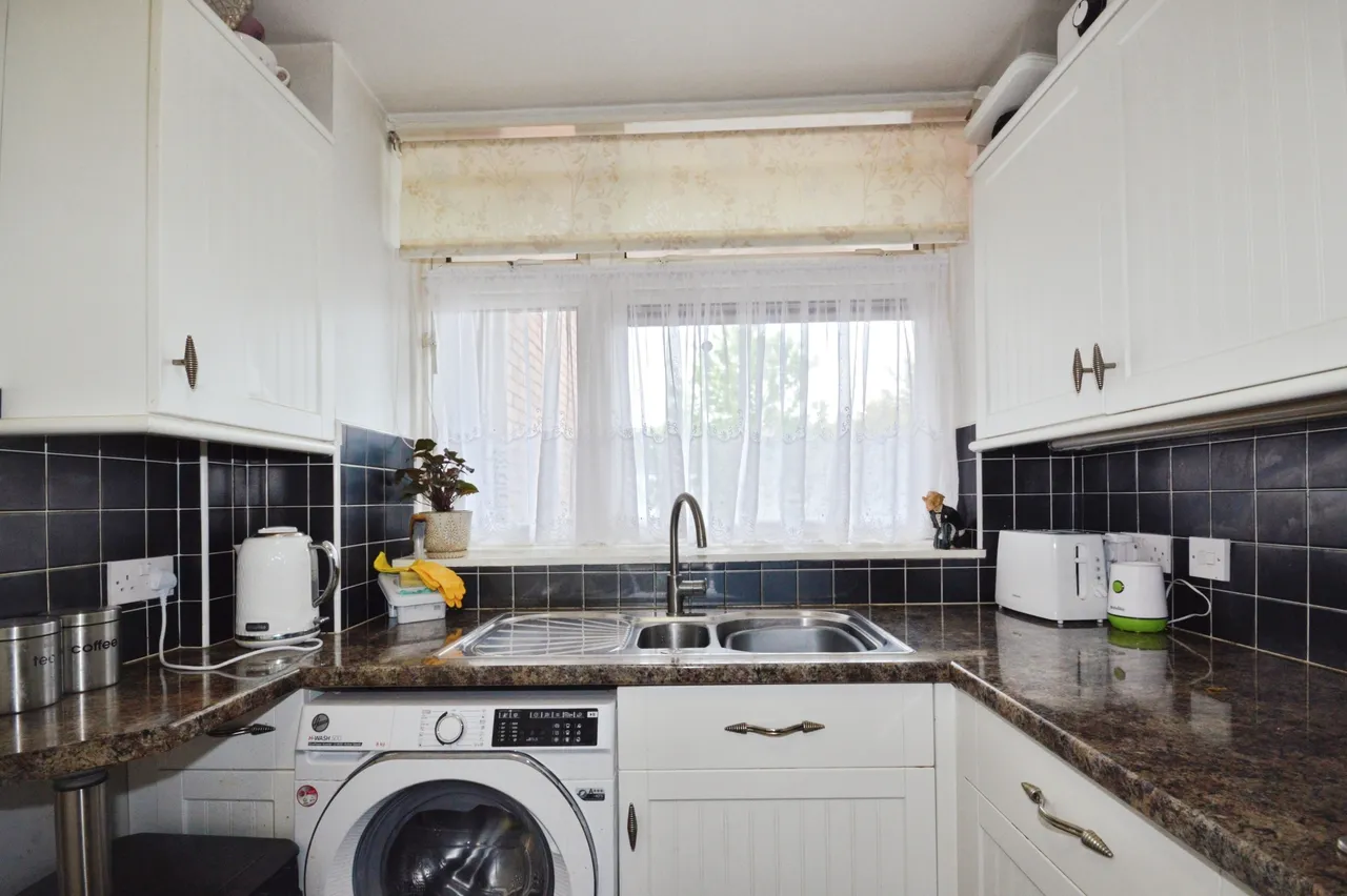 High Road, Romford, RM6, photo 6