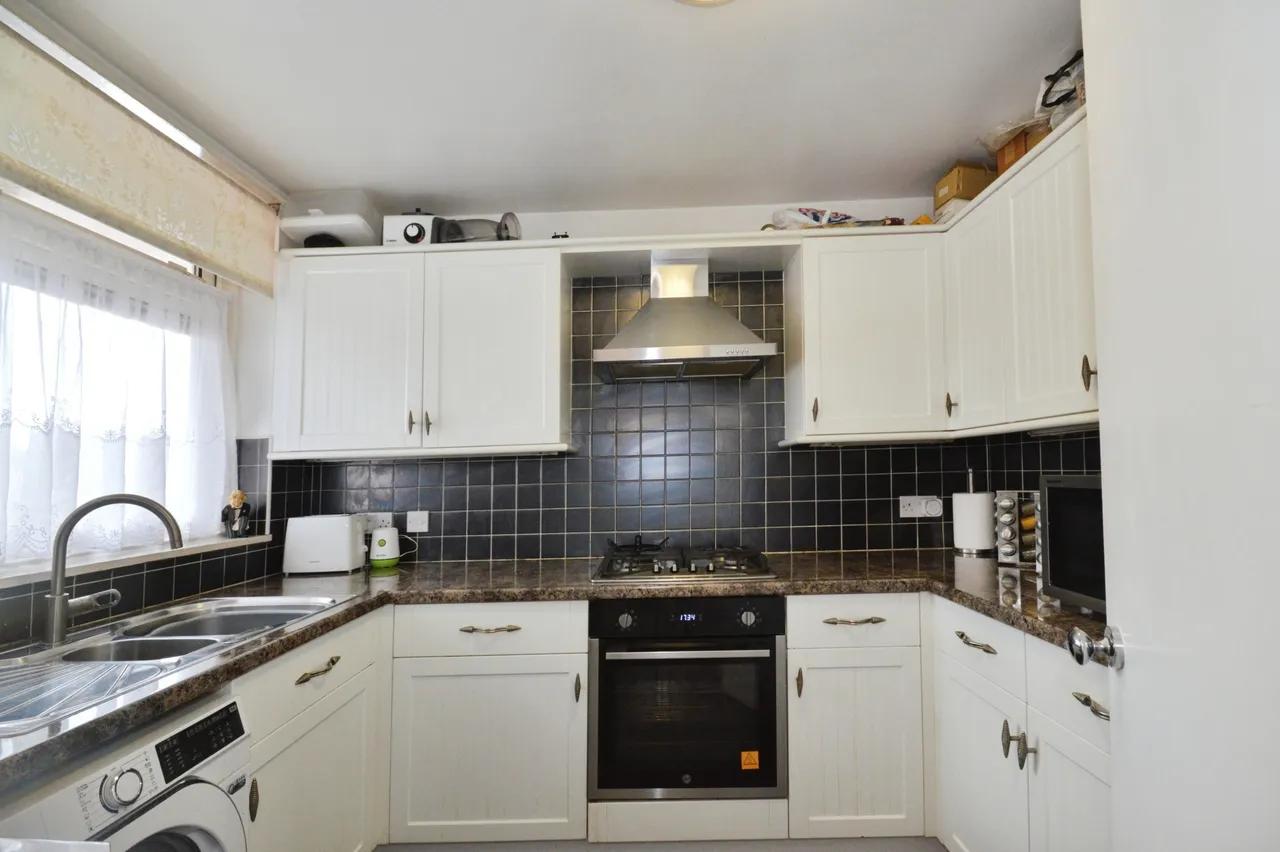 High Road, Romford, RM6, photo 4